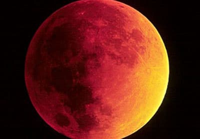 Lunas sangrientas, bulos y astrología